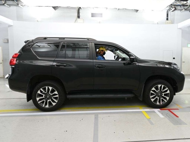 Toyota LAND CRUISER PRADO 2022 7166210-3