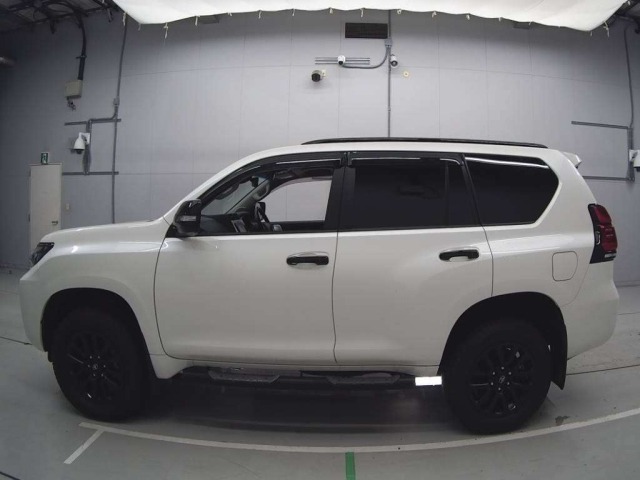 Toyota LAND CRUISER PRADO 2022 7166243-4