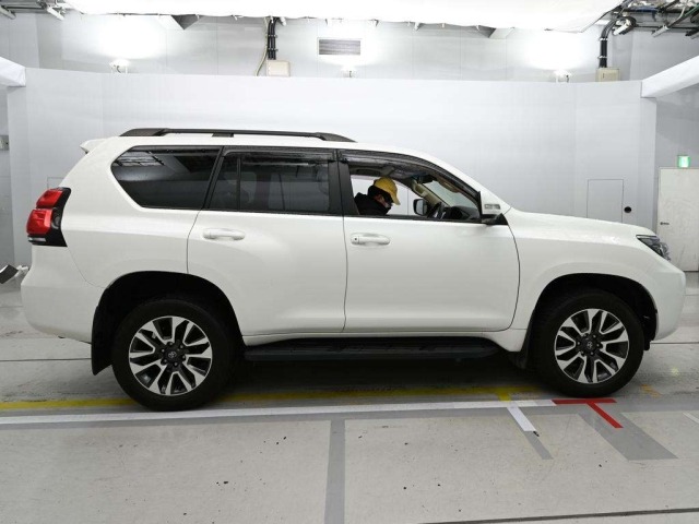 Toyota LAND CRUISER PRADO 2022 7166262-3