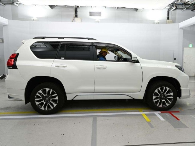 Toyota LAND CRUISER PRADO 2023 7166270-3