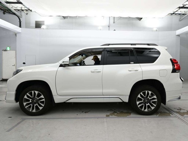 Toyota LAND CRUISER PRADO 2023 7166270-4