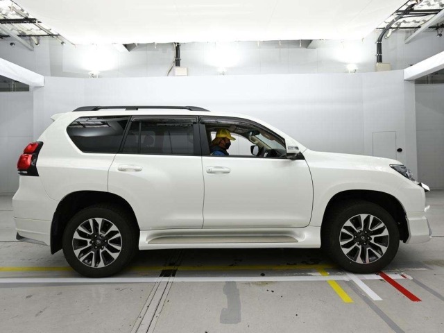 Toyota LAND CRUISER PRADO 2023 7166271-3