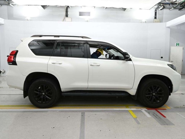 Toyota LAND CRUISER PRADO 2022 7166353-3