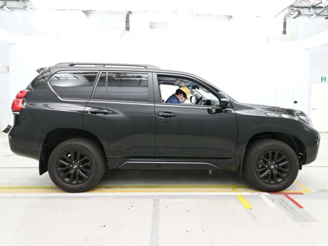 Toyota LAND CRUISER PRADO 2023 7166379-3