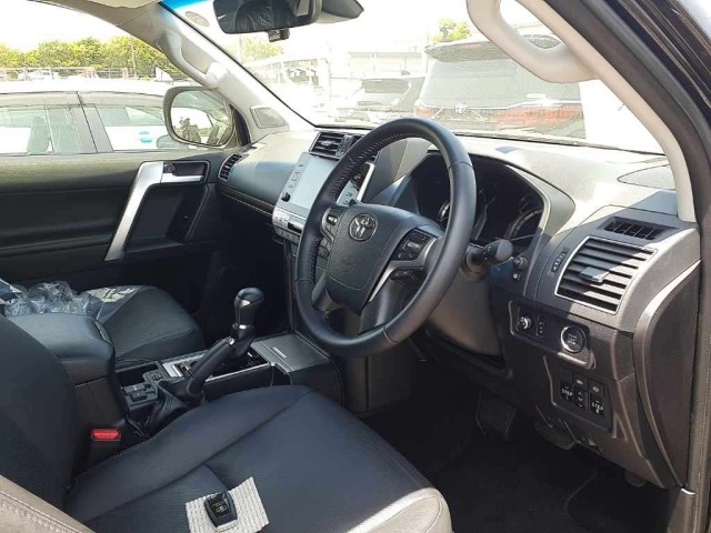 Toyota LAND CRUISER PRADO 2023 7166379-9