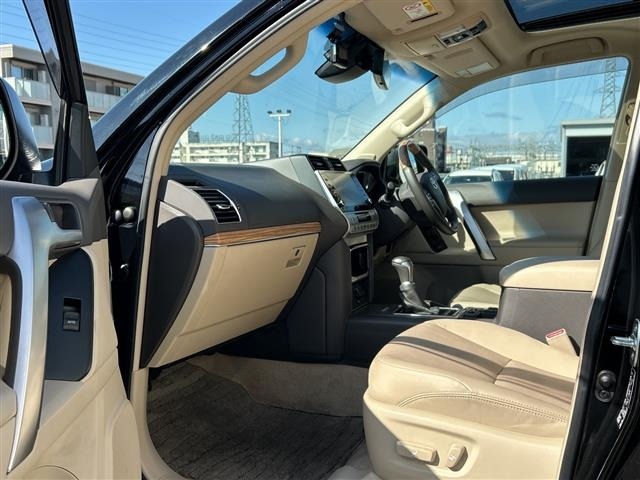 Toyota LAND CRUISER PRADO 2023 7166840-4