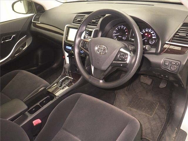 Toyota PREMIO 2019 7175058-3