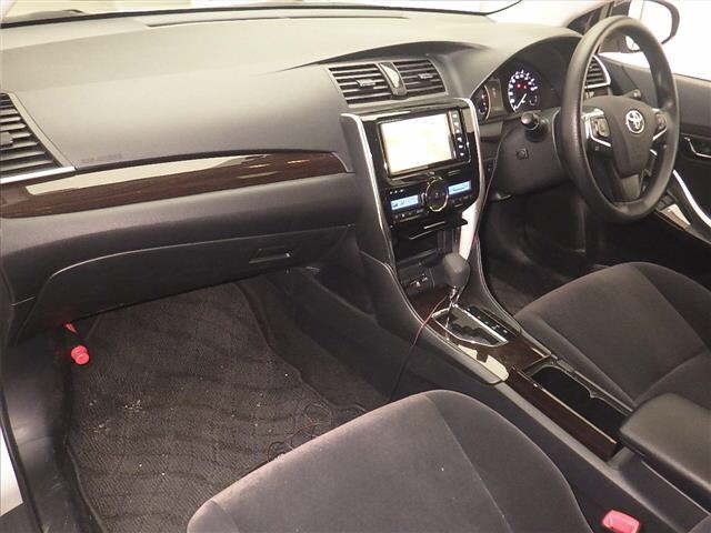 Toyota PREMIO 2019 7175058-4