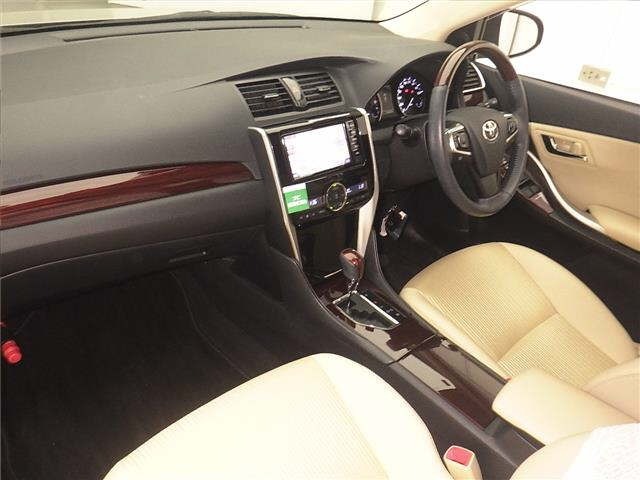 Toyota PREMIO 2017 7175059-4