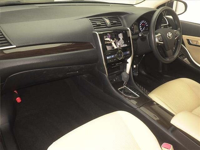 Toyota PREMIO 2019 7175093-4