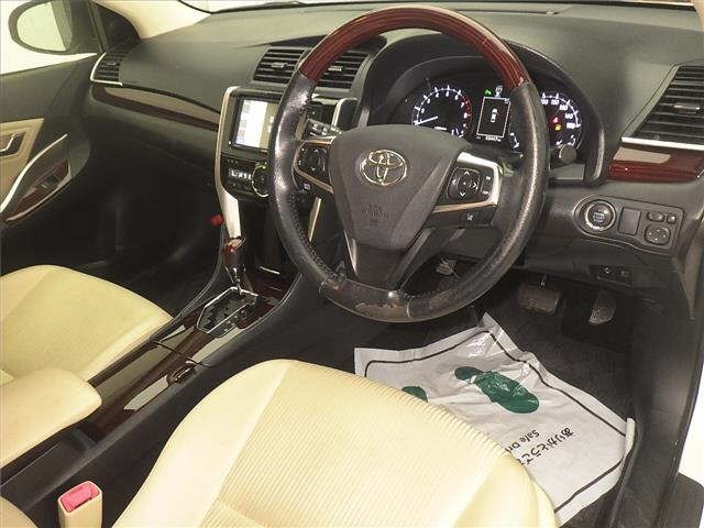 Toyota PREMIO 2019 7175094-3