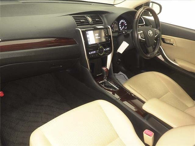 Toyota PREMIO 2019 7175094-4