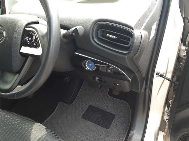 Toyota PRIUS 2017 7172848-9