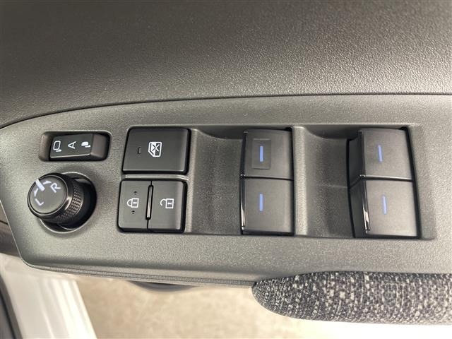 Toyota SIENTA 2025 7182372-6