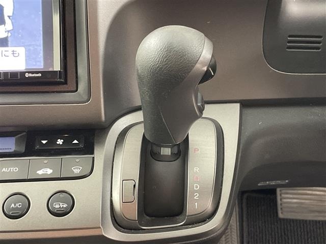 Honda STREAM 2008 7182340-19