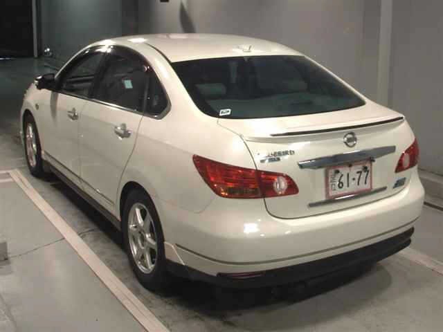 Nissan BLUEBIRD SYLPHY 2011 7185130-1