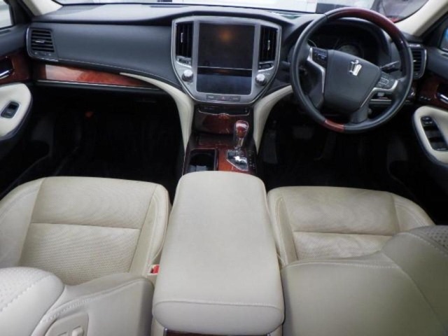 Toyota CROWN MAJESTA 2013 7183848-3