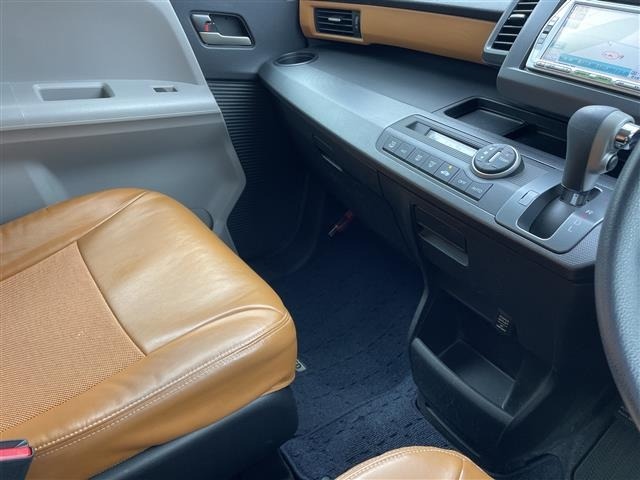 Honda FREED 2010 7196858-10