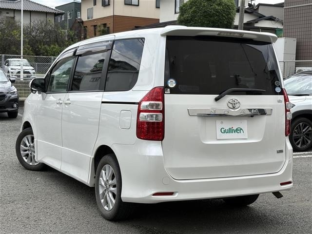 Toyota NOAH 2011 7205658-13