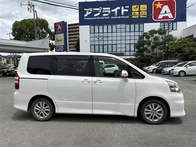 Toyota NOAH 2011 7205658-2