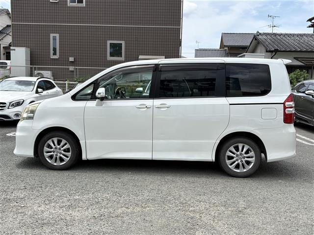 Toyota NOAH 2011 7205658-22