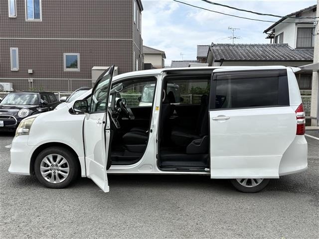 Toyota NOAH 2011 7205658-4