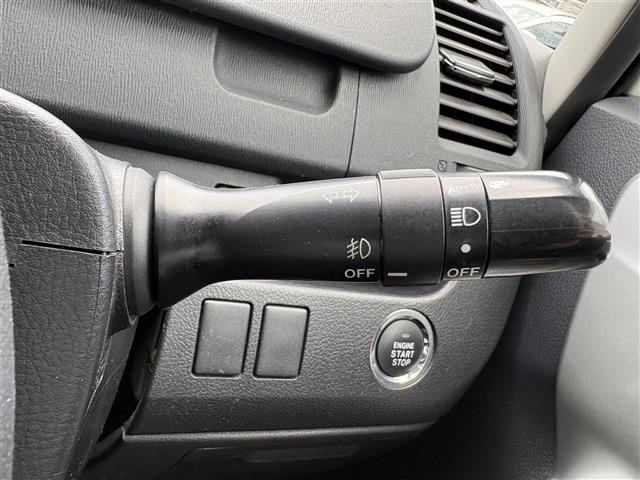 Toyota NOAH 2011 7205658-5
