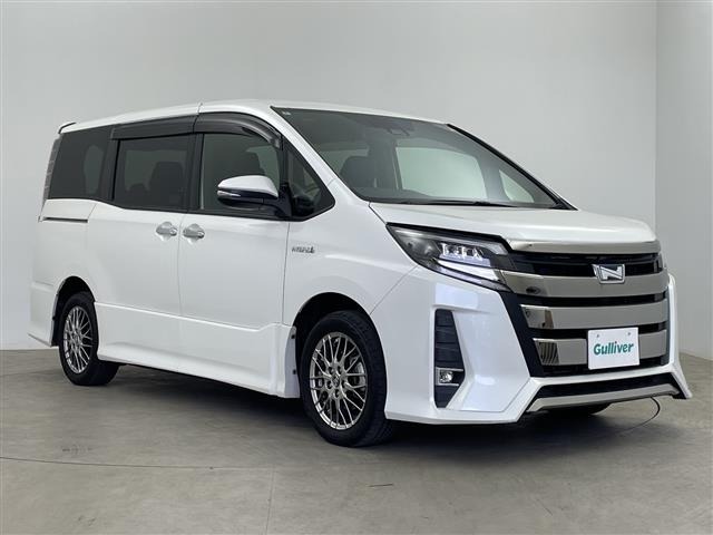 Toyota NOAH 2018 7206017-0