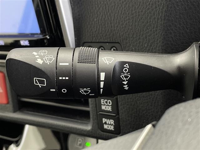 Toyota NOAH 2018 7206017-1