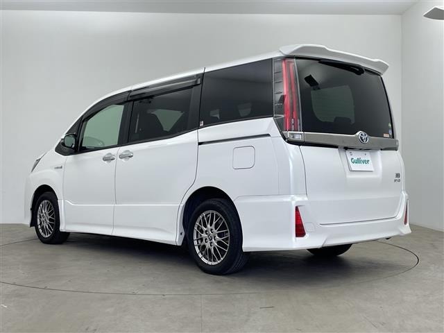 Toyota NOAH 2018 7206017-13