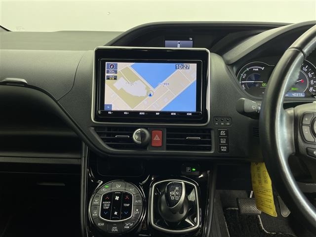 Toyota NOAH 2018 7206017-18