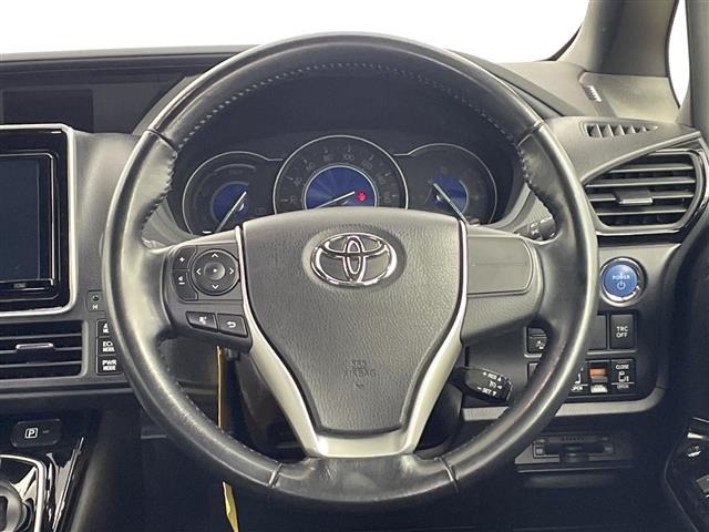 Toyota NOAH 2018 7206017-19