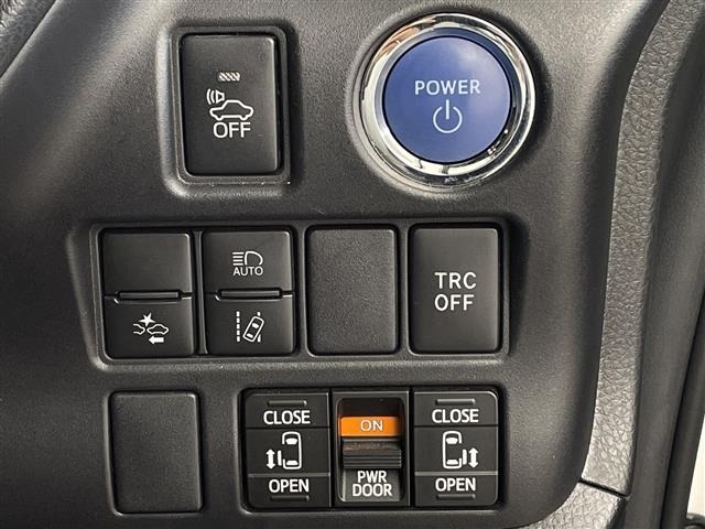 Toyota NOAH 2018 7206017-20
