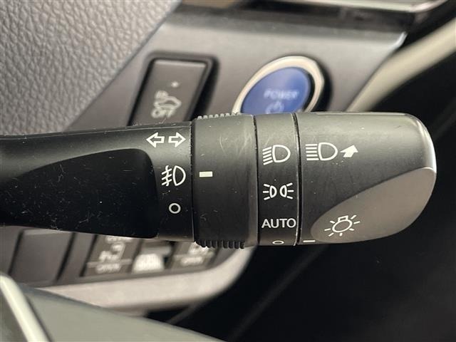 Toyota NOAH 2018 7206017-3
