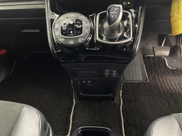 Toyota NOAH 2018 7206017-5