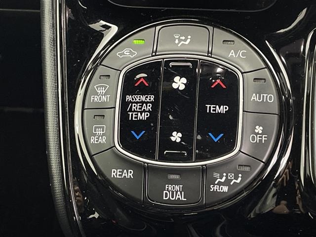 Toyota NOAH 2018 7206017-9