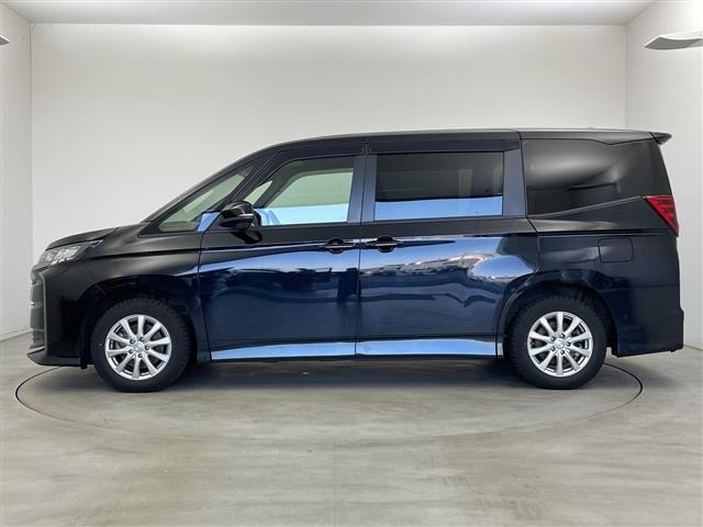 Toyota NOAH 2023 7206052-4