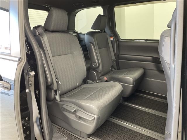 Toyota NOAH 2023 7206052-7