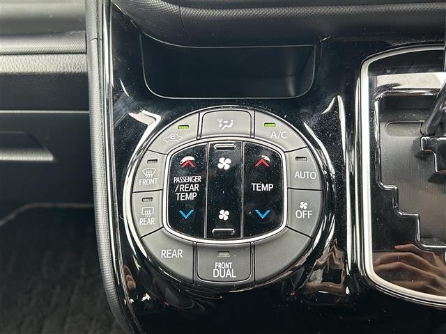 Toyota NOAH 2021 7206062-6