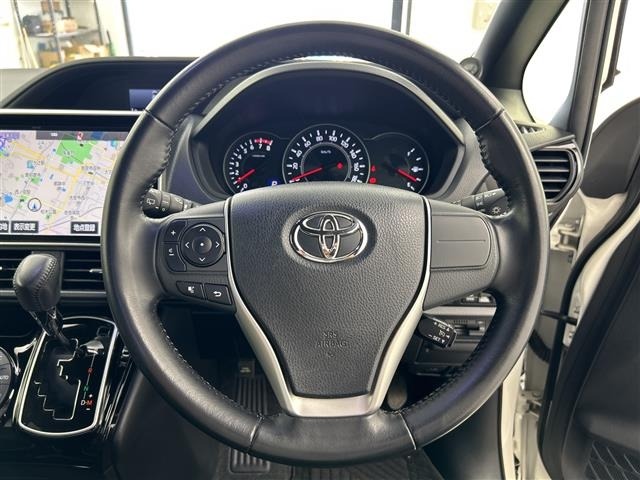 Toyota NOAH 2017 7206063-1