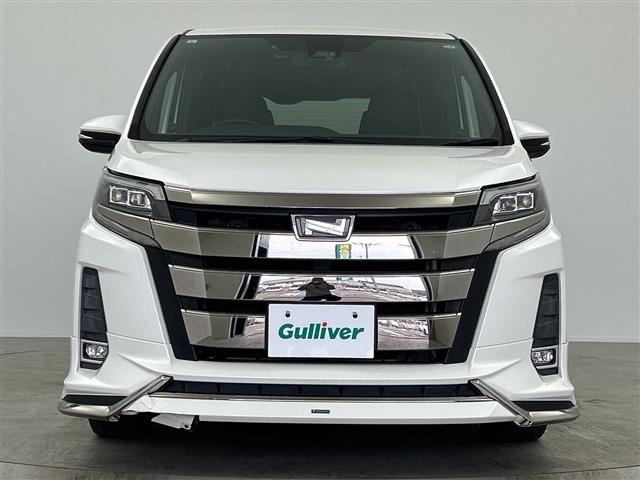 Toyota NOAH 2017 7206063-7