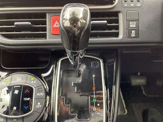 Toyota NOAH 2021 7206064-8