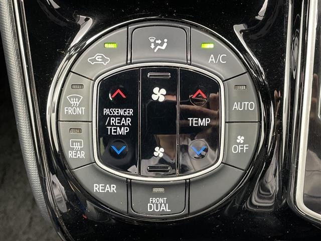 Toyota NOAH 2021 7206064-9