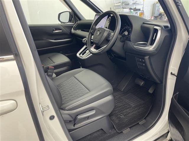 Toyota NOAH 2022 7206073-2