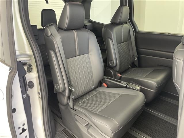 Toyota NOAH 2022 7206073-4