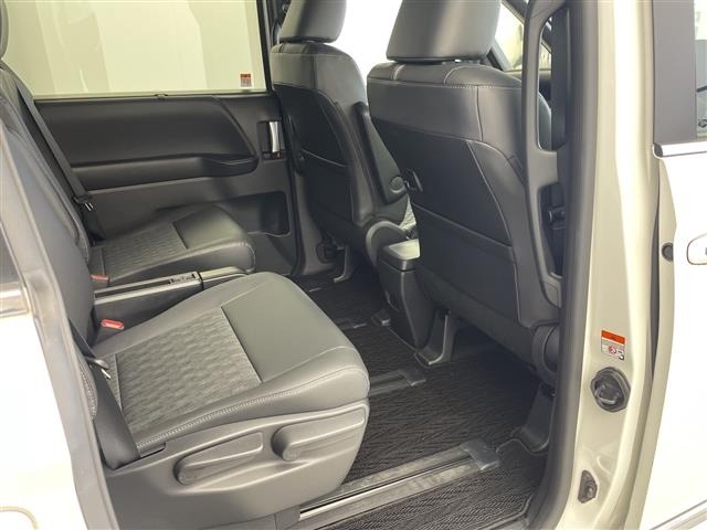 Toyota NOAH 2022 7206073-6