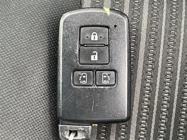 Toyota NOAH 2017 7206075-11