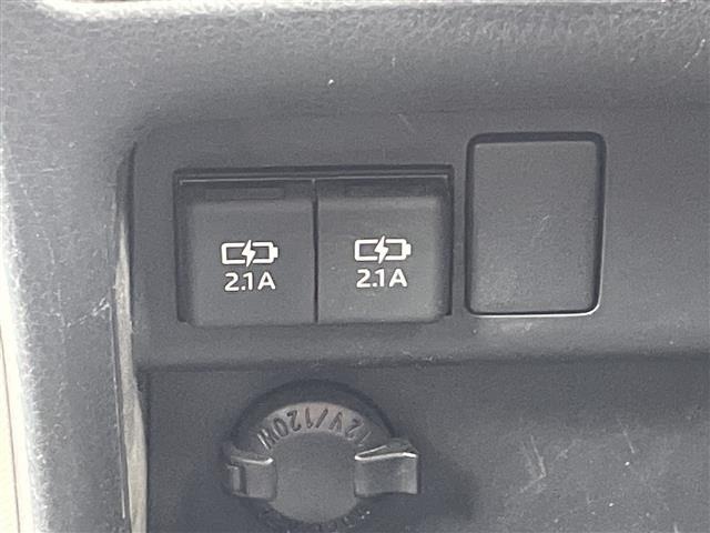 Toyota NOAH 2020 7206095-3