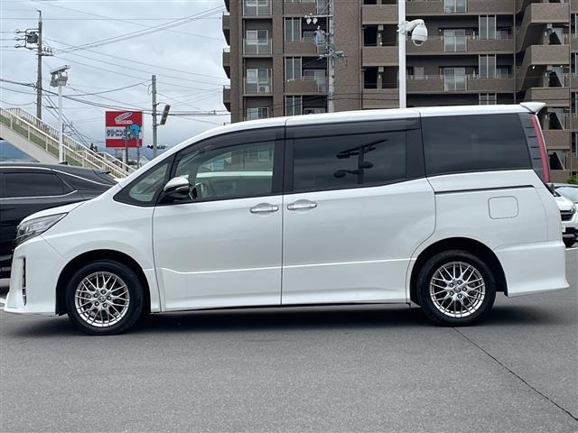 Toyota NOAH 2020 7206095-6