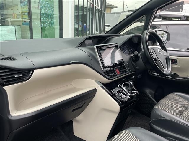 Toyota NOAH 2020 7206095-8